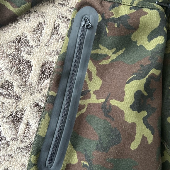 Nike tech youth camo joggers + jacket combo. Size XS (6-7) - Picture 4 of 11